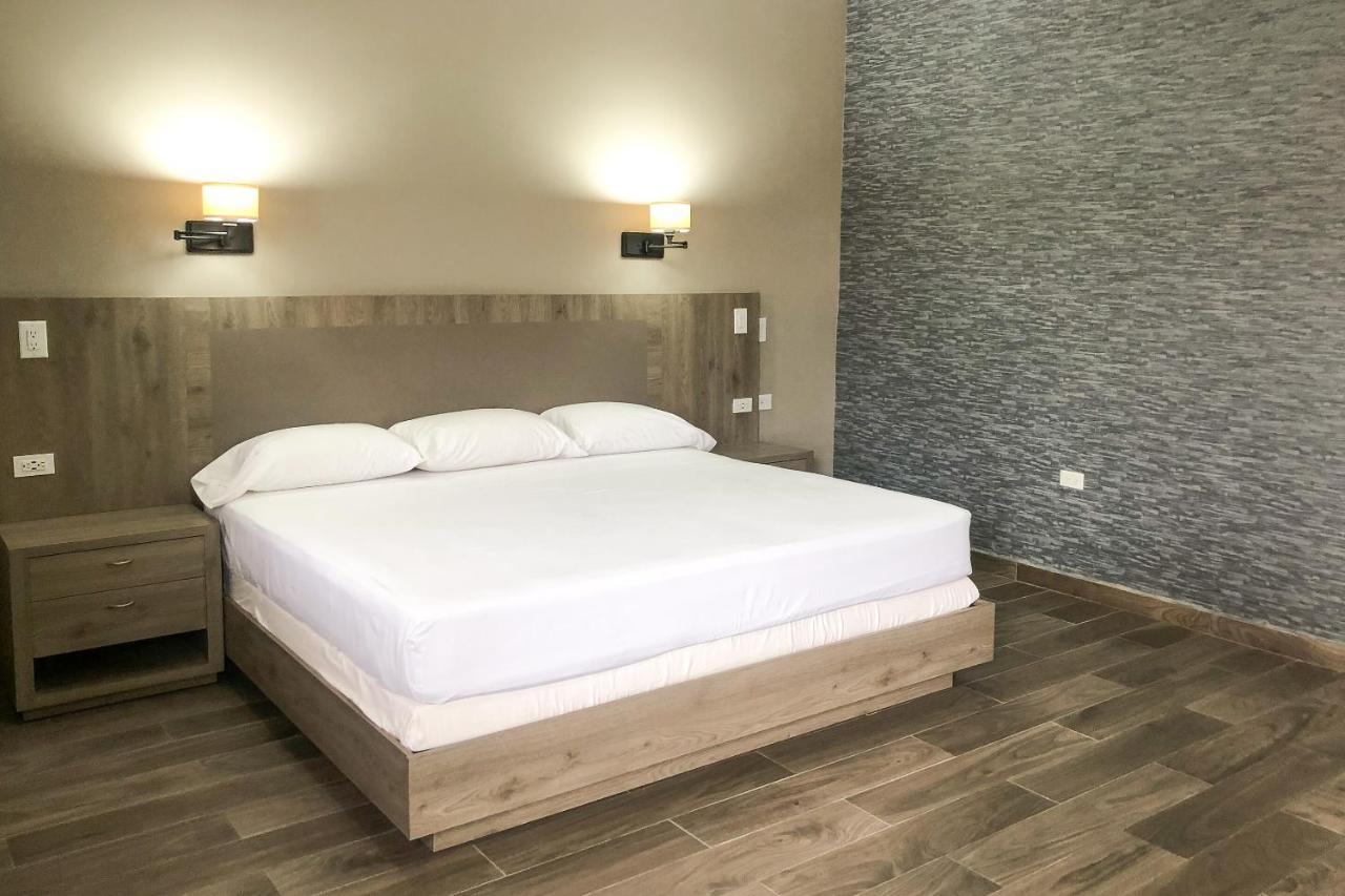 Capital O Palms Hotel, Acuna Ciudad Acuña 외부 사진