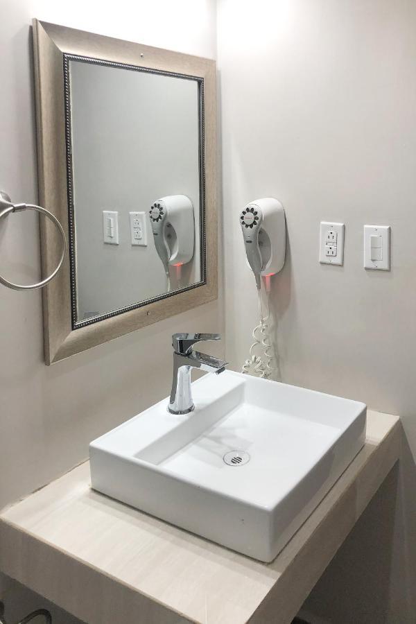 Capital O Palms Hotel, Acuna Ciudad Acuña 외부 사진