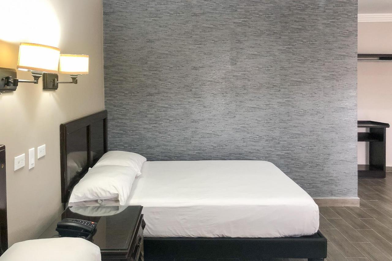 Capital O Palms Hotel, Acuna Ciudad Acuña 외부 사진